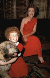 "Orphan Annie", her dog Sandy and the first lady, Nancy Reagan. Celebrities Postcard Postcard Postcard