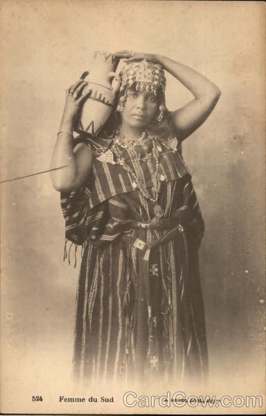 Femme du Sud Arab Postcard