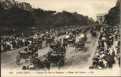 L'Avenue du Bois de Boulogne - Retour des Courses Paris, France Postcard Postcard