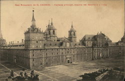 Real Monasterio de EL ESCORIAL. Salas capiturales, Vitrina con ornamentos bordados con ore, por los Postcard