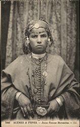 SCENES & TYPES. - Jeune Femme Marocaine. - LL Postcard