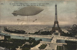 Le Dirigeable "Ville de Paris" descendant le cours de la Seine, passe devant la Tour Eiffel France Postcard Postcard