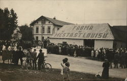 Farma Mesta.St.LouisU Crowd of People Outdoors Near Building Postcard