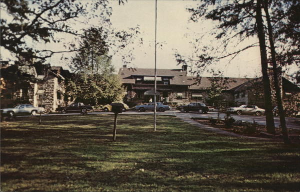 Dupont Lodge, Cumberland Falls State Park Corbin, KY Postcard