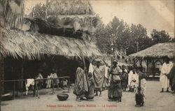 Village Senegalais - Porte Maillot - Le Cuisine Postcard