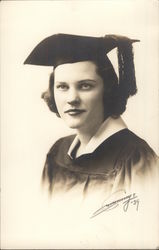 1939 Graduating Woman Postcard