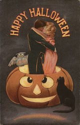 Happy Halloween - Man and woman kissing inside a pumpkin Postcard Postcard