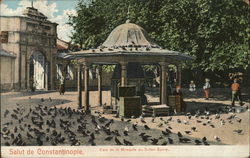 Salut de Constantinople Cour de is Mosquee du Sultam Postcard