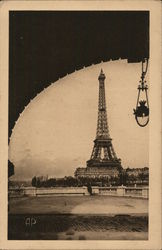 La Tour Eiffel Vue du Pont de Passy Paris, France Postcard Postcard Postcard