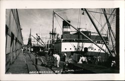 Descargando en el Malecon Steamers Postcard Postcard Postcard