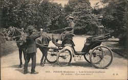 Paris - Moderne - Les femmen cochers France Postcard Postcard Postcard