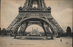 La Tour Eiffel, Le Soubassement Paris, France Postcard Postcard Postcard