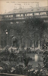 Paris - Cour interieure du Palais Le Canon Postcard