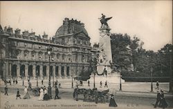 Paris - Cour du Louvre - Monument de Gambetta Postcard