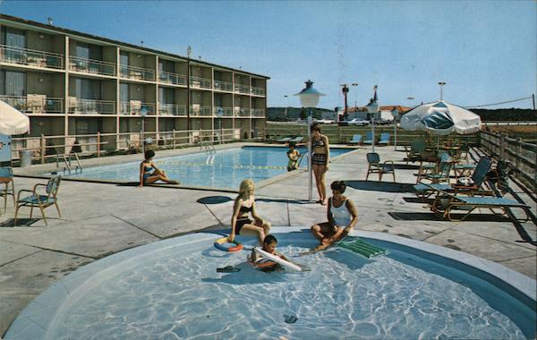 Howard Johnson's Motor Lodge Haverhill, MA Postcard