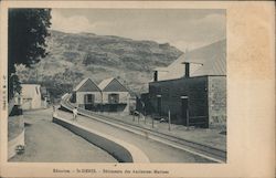 Reunion St Denis - Batiments des Anciennes Marines Postcard