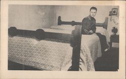 The tallest man in the world, 8 ft., 8 in., found a bed at the PARK HOTEL Rock Springs, WY Circus Postcard Postcard Postcard