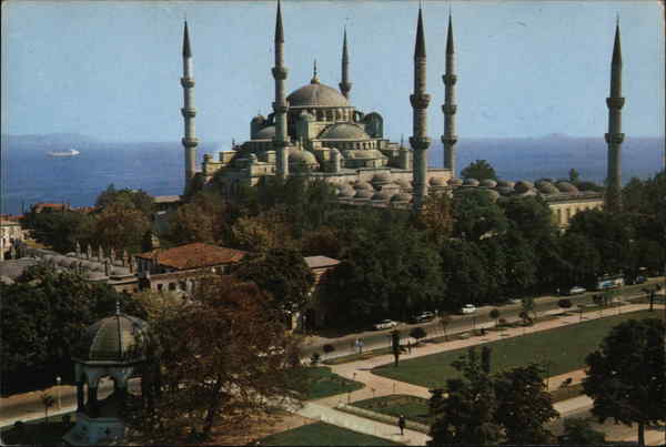 Blue Mosque and German Fountain, Sultanahmet Square Istanbul, Turkey ...