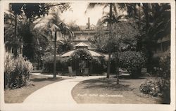 Court, Hotel del Coronado Postcard