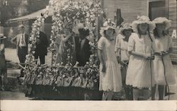 Girls, 4th of July Parade float 1923 Postcard