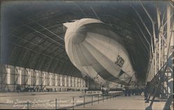 Zeppelin-Luftschiff Sachsen in dem Leipziger Luftschiffhafen verankert. Postcard