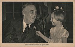 President Roosevelt als grootvader - President Roosevelt with granddaughter Postcard