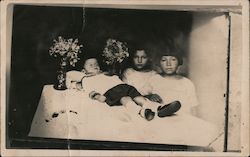 Post Mortem: Two little girls with dead sibling Children Postcard Postcard Postcard