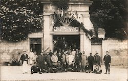 Group of Soldiers - Reunion in Front of Hopital Temporaire Du Territoire N° 53 Military Postcard Postcard Postcard